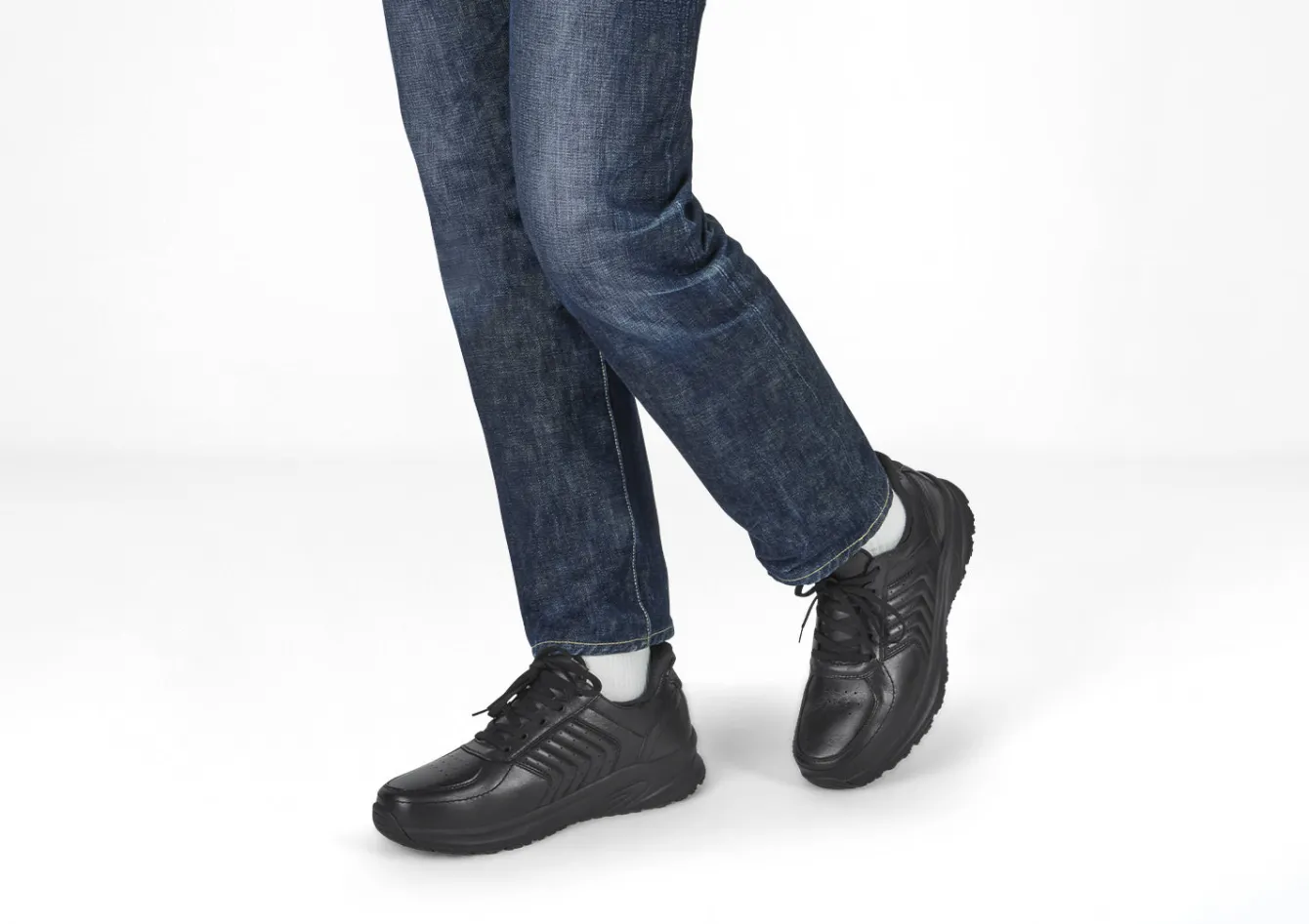 OrthoFeet Sneakers|Casual Shoes<Navigate Hands-Free - Black